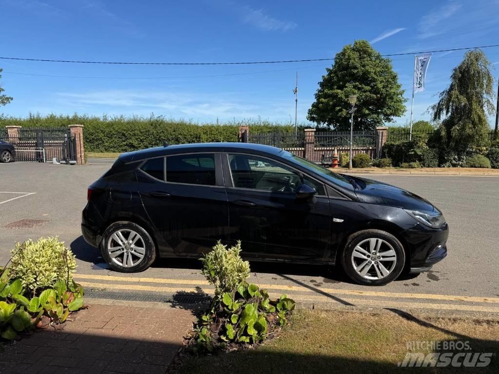 Vauxhall Astra Automobiles / SUVS