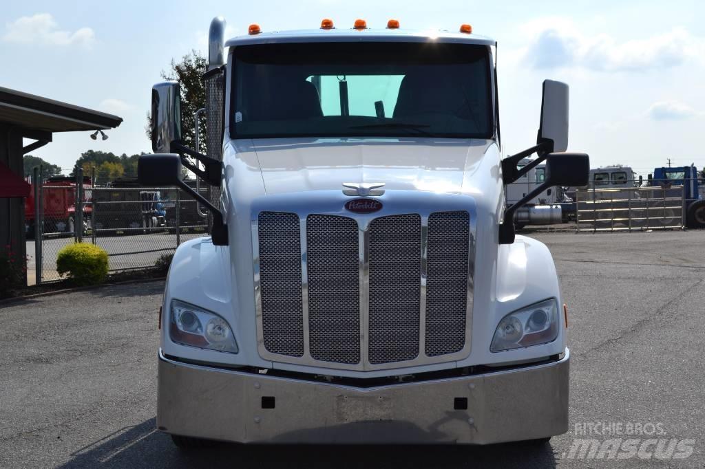 Peterbilt 579 Conventional Trucks / Tractor Trucks