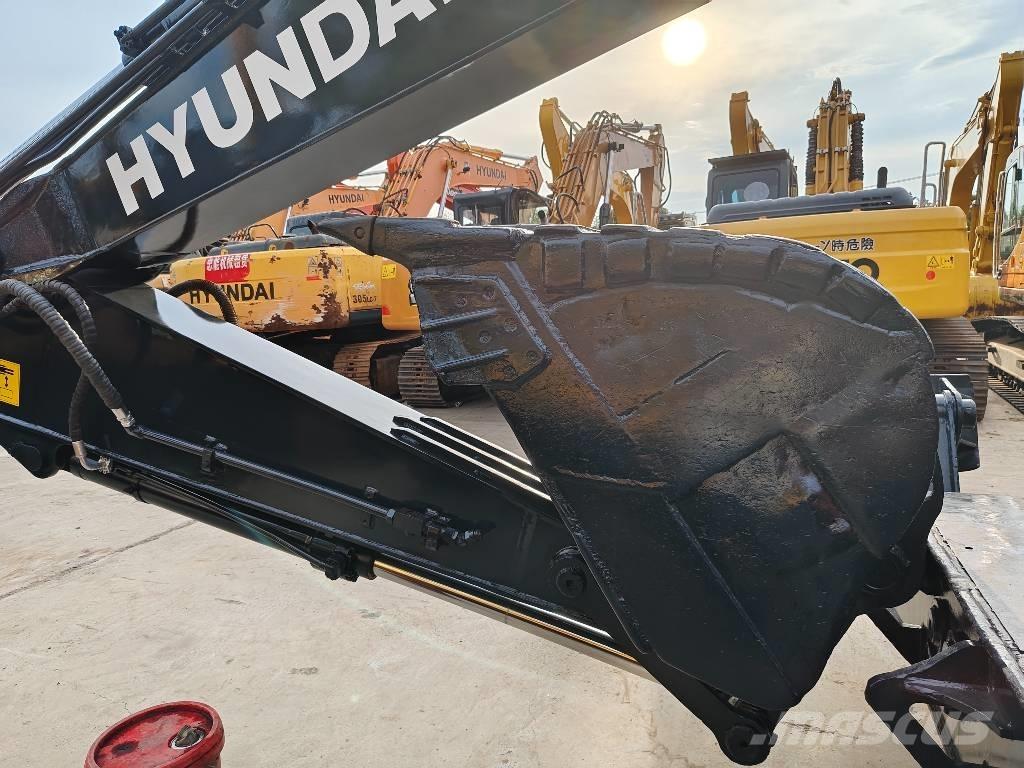 Hyundai R210W-9 Wheeled Excavators