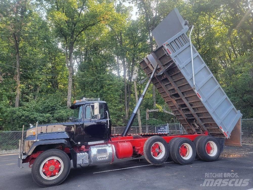 Mack RD688S Dump Trucks