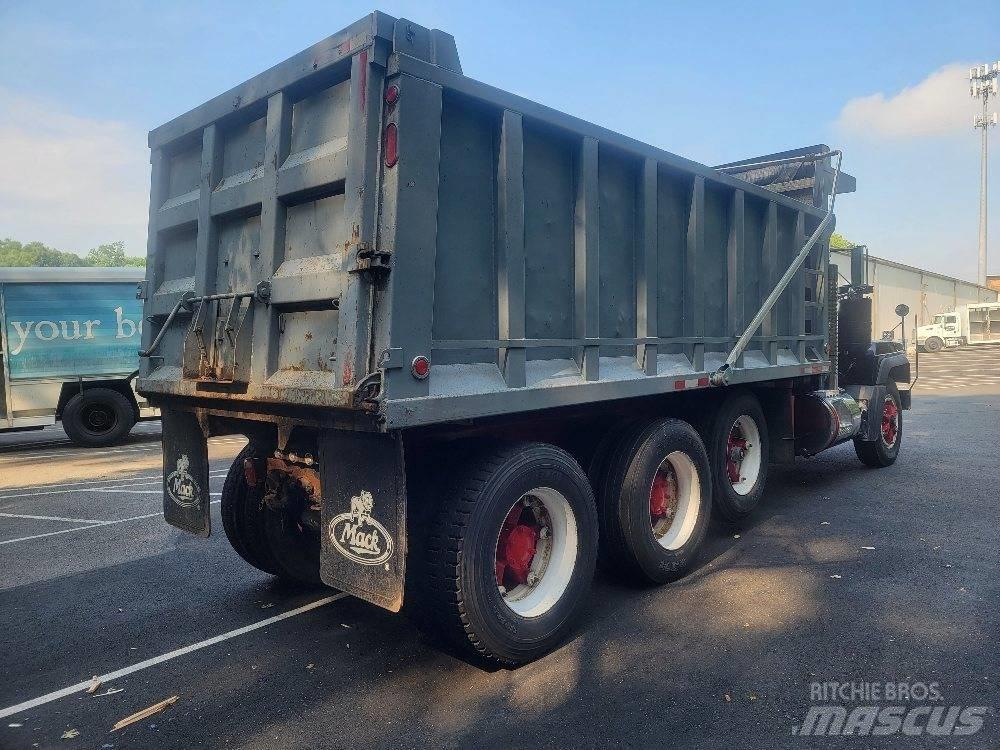 Mack RD688S Dump Trucks