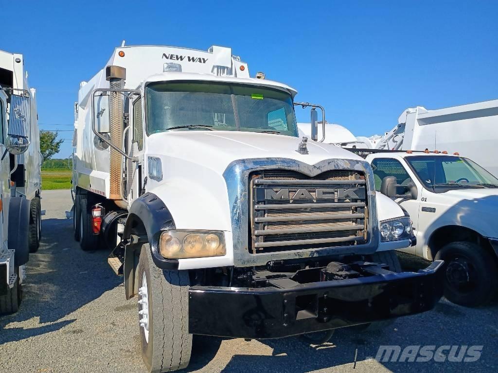 Mack GU 713 Garbage Trucks / Recycling Trucks