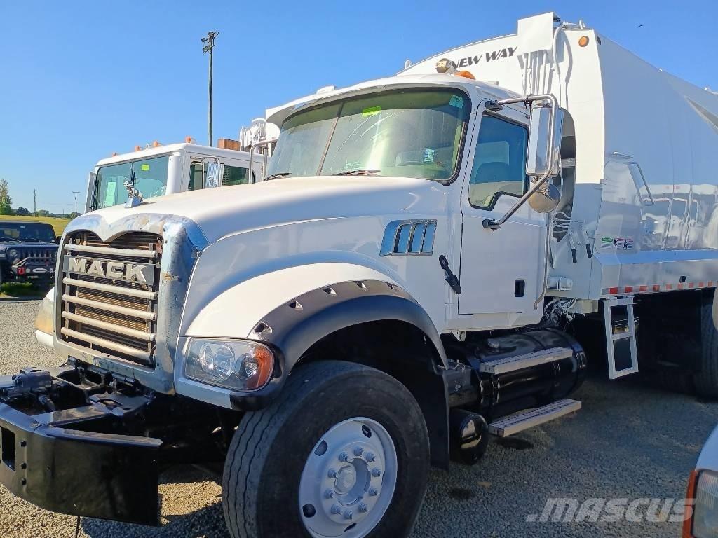 Mack GU 713 Garbage Trucks / Recycling Trucks
