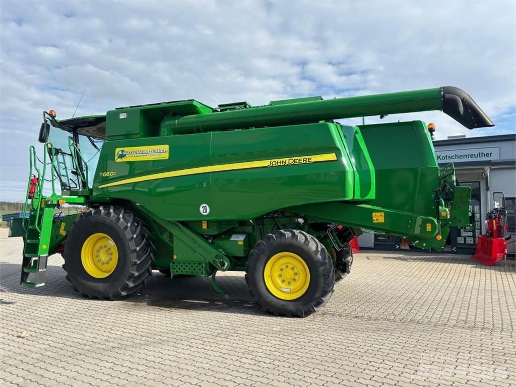 John Deere T660i Combine Harvesters