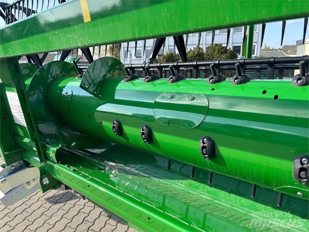 John Deere T660i Combine Harvesters