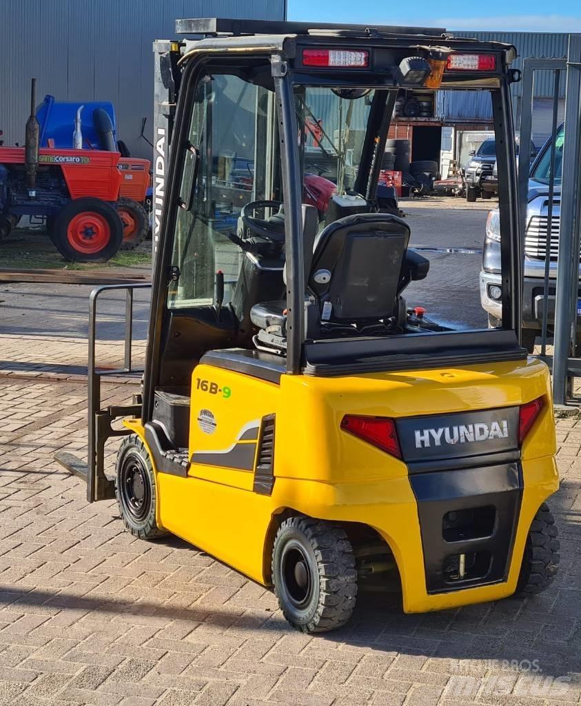 Hyundai 16 B-9 Electric Forklifts
