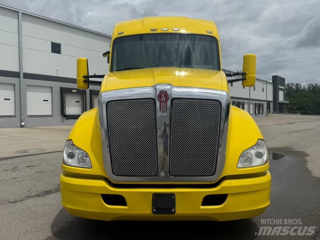Kenworth T 680 Conventional Trucks / Tractor Trucks