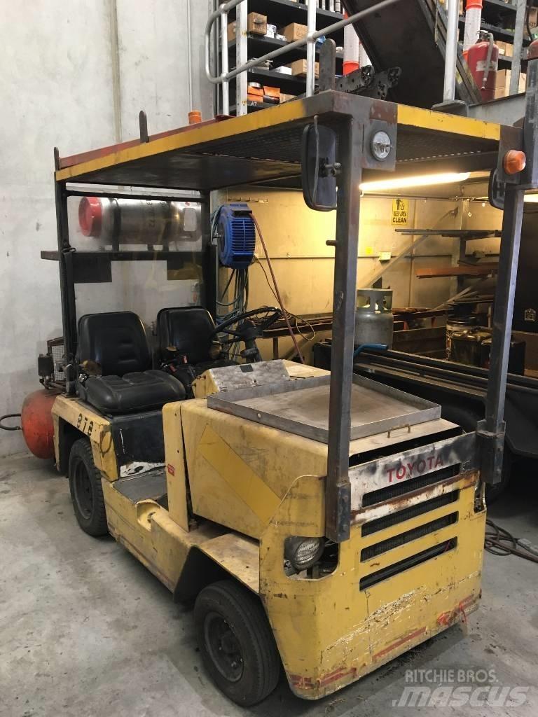 Toyota 2TG10 Tow Trucks / Wreckers