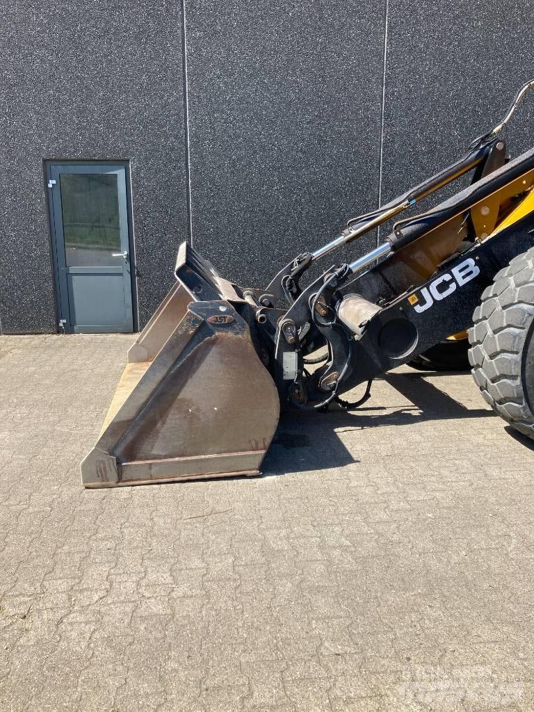 JCB 437 HT HL Wheel Loaders