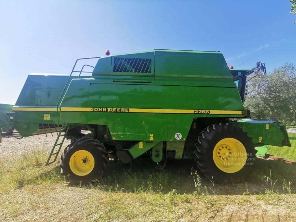 John Deere 2266 Combine harvesters