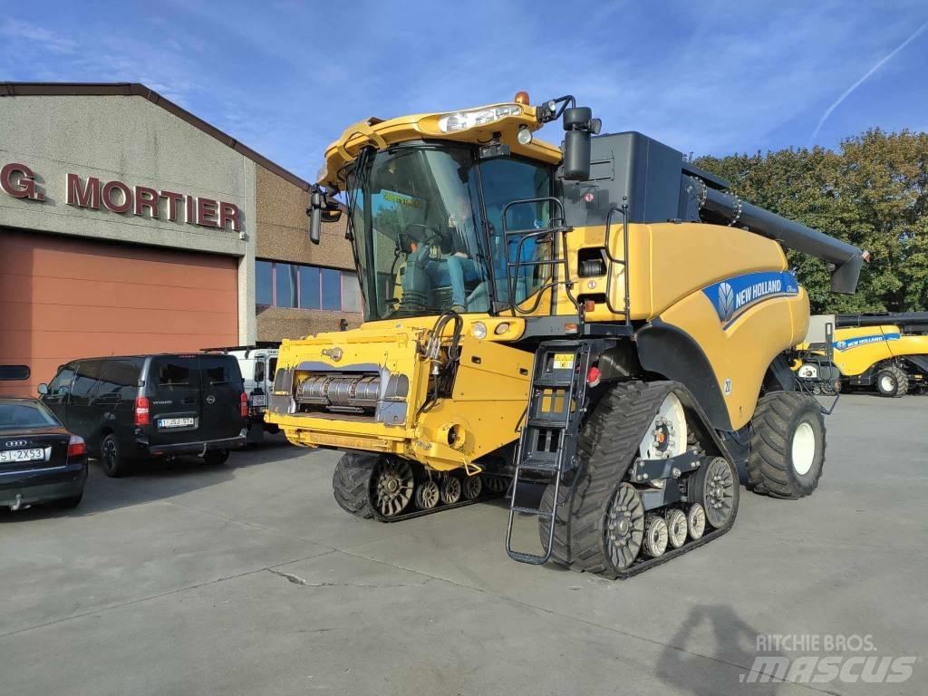 New Holland CR 9090 Combine Harvesters