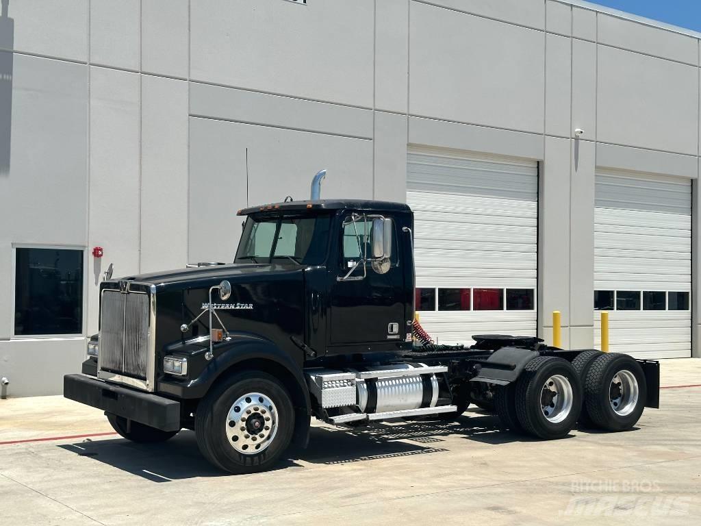 Western Star 4900 Conventional Trucks / Tractor Trucks
