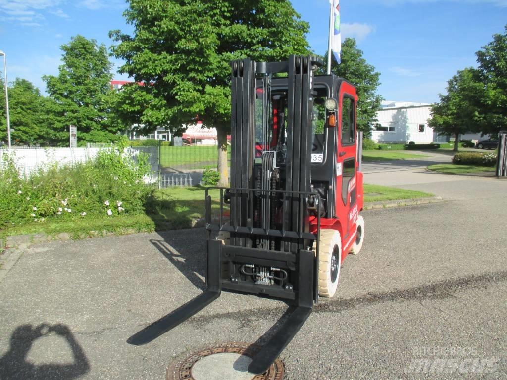 EP EFL 252 Electric Forklifts