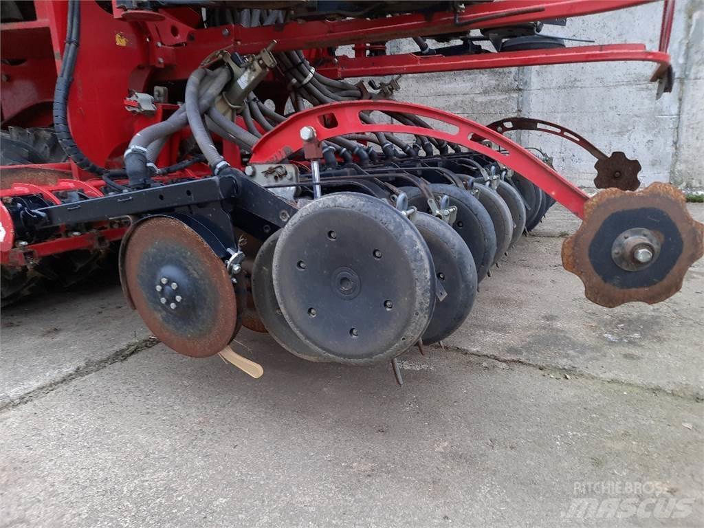 Horsch Pronto 8DC Farm Drills