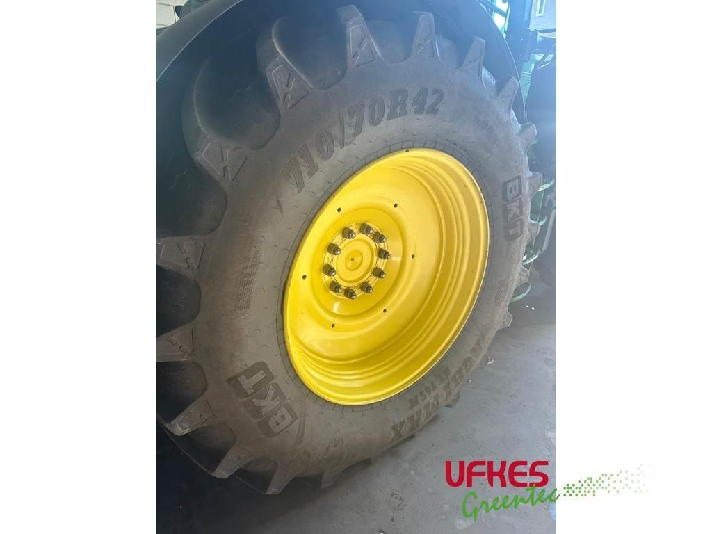 John Deere 6215 R Tractors