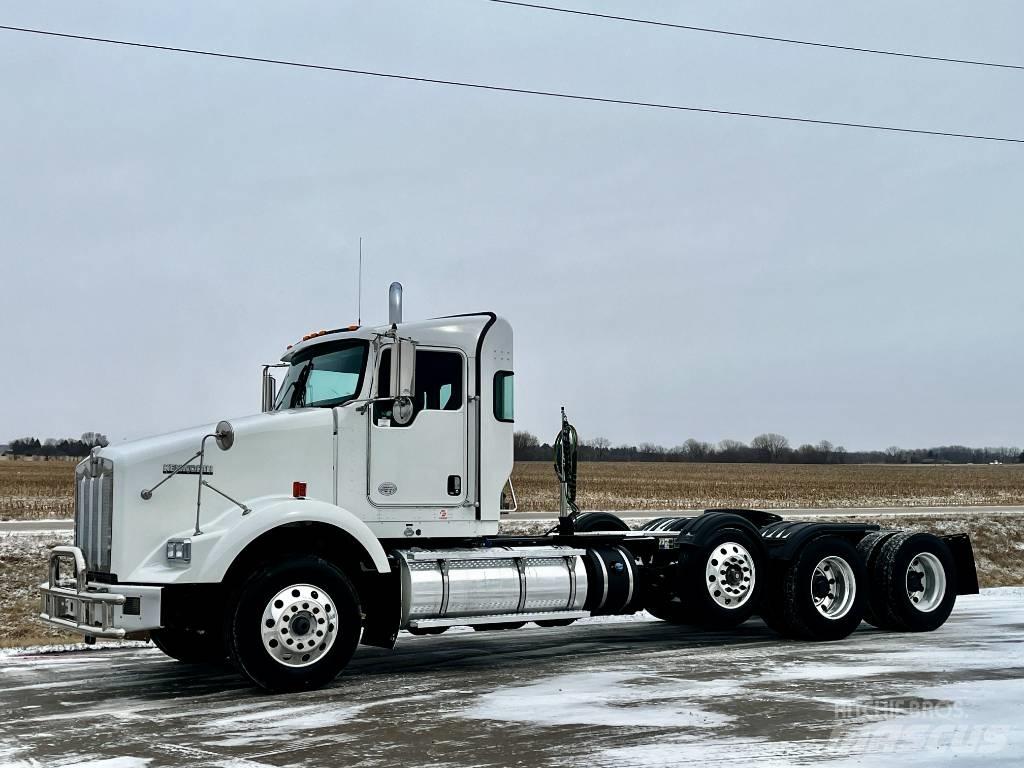 Kenworth T 800 Conventional Trucks / Tractor Trucks