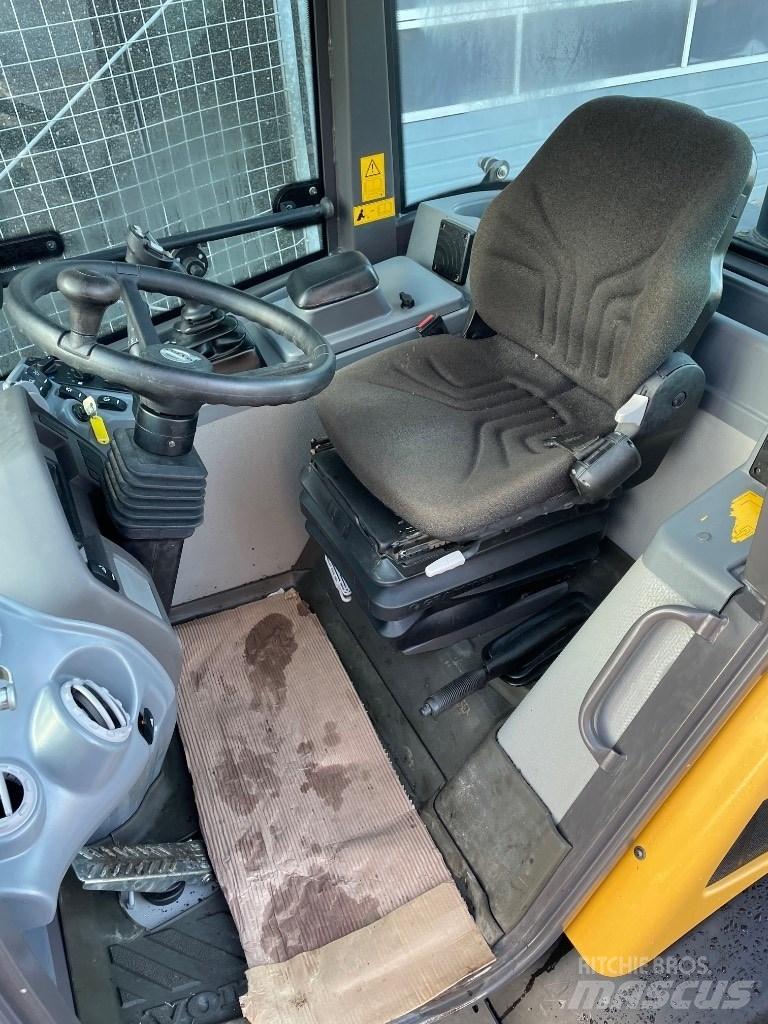 Volvo L28F Mini Loader