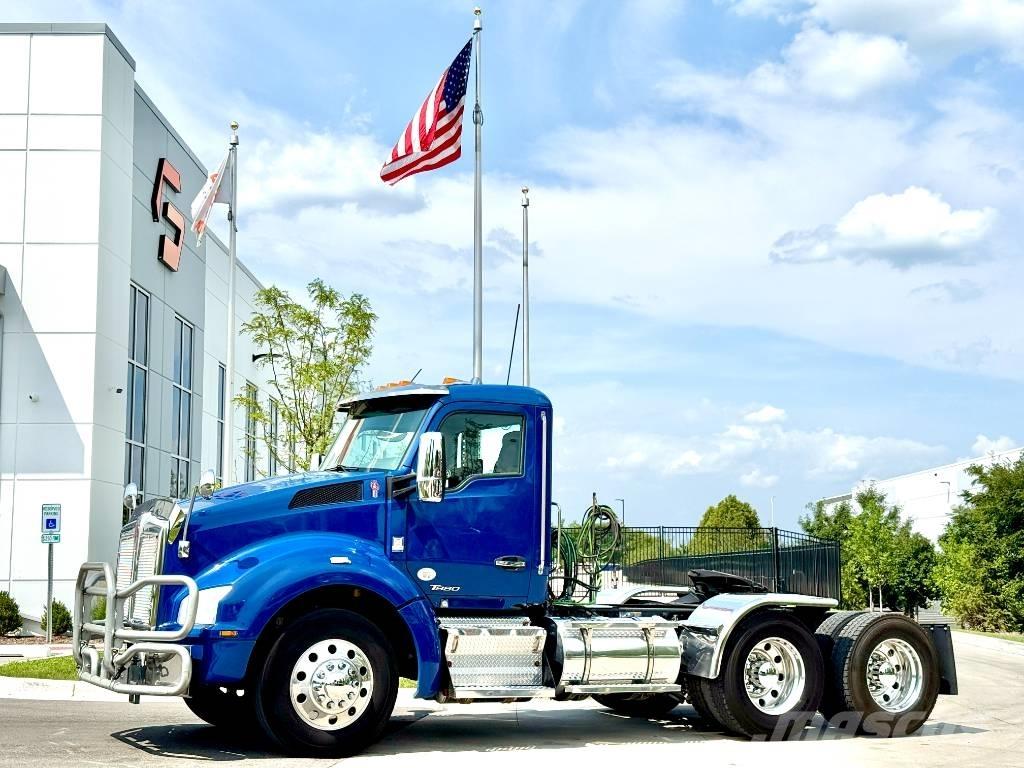 Kenworth T 880 Conventional Trucks / Tractor Trucks