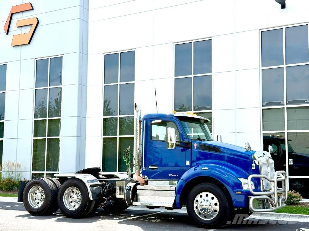 Kenworth T 880 Conventional Trucks / Tractor Trucks