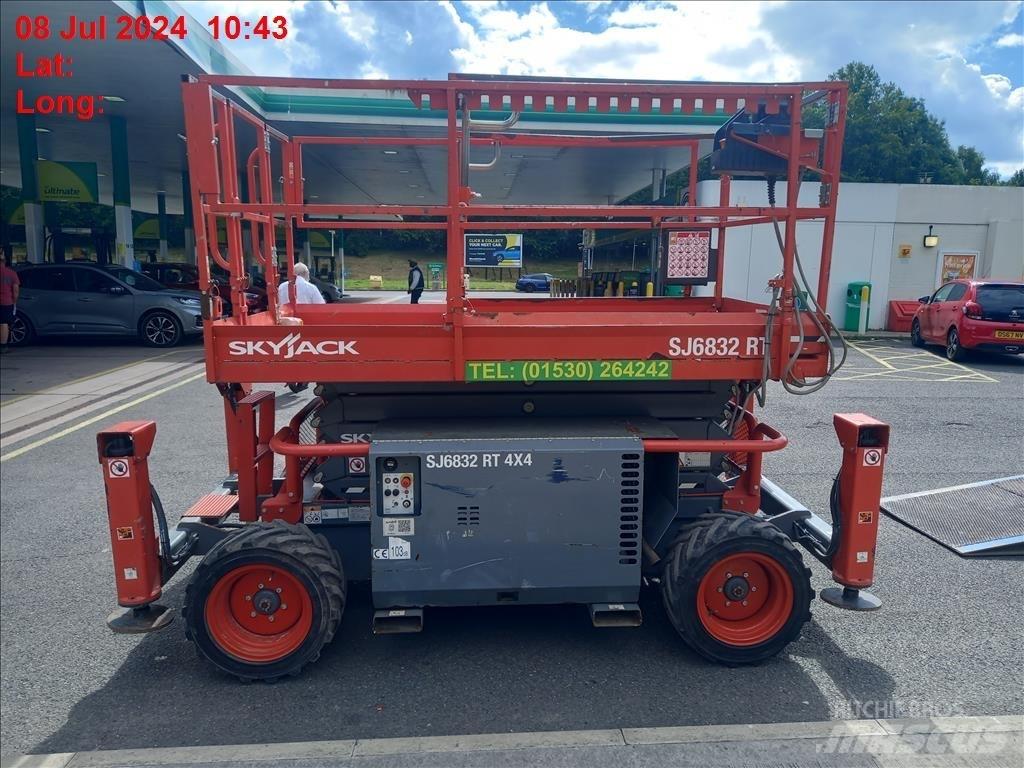 SkyJack SJ 6832 RT Scissor Lifts