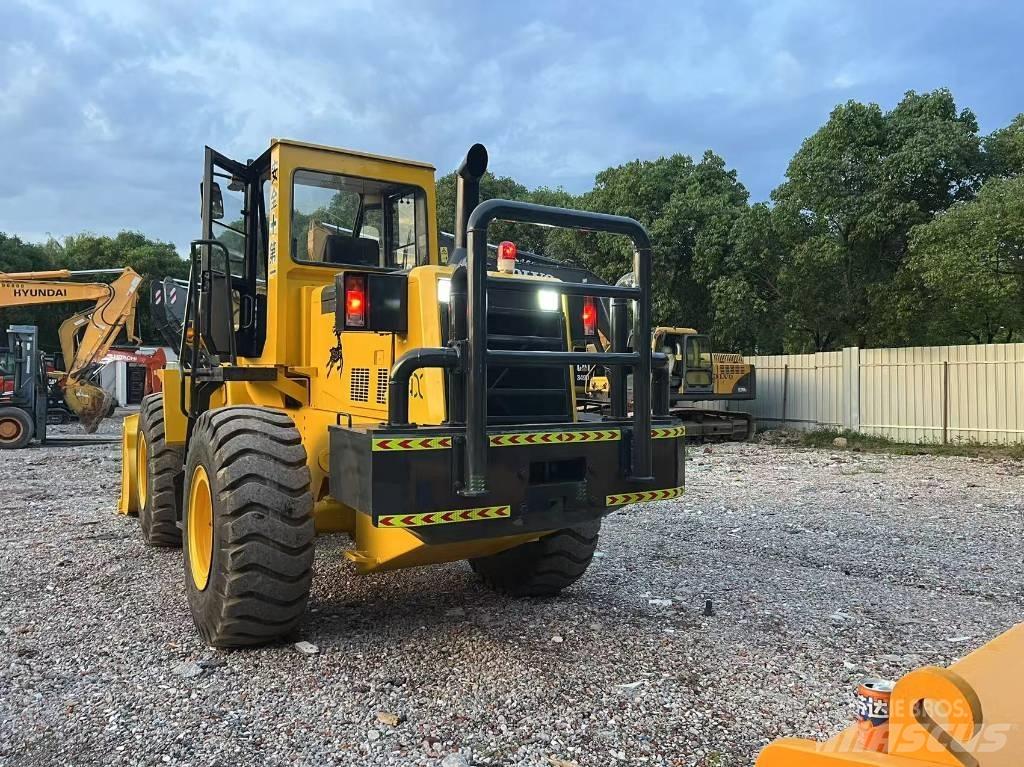 Komatsu WA 320-3 Wheel Loaders
