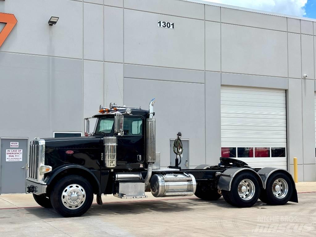 Peterbilt 388 Conventional Trucks / Tractor Trucks
