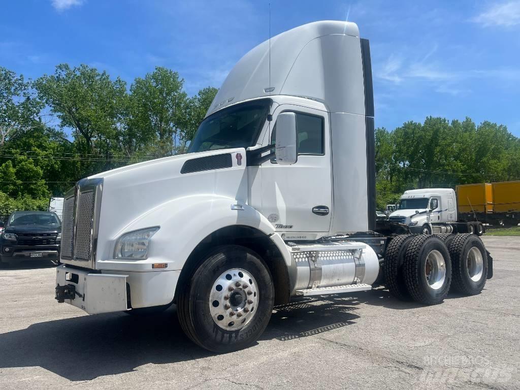 Kenworth T 880 Conventional Trucks / Tractor Trucks