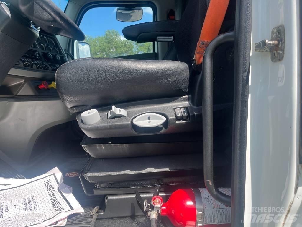 Kenworth T 880 Conventional Trucks / Tractor Trucks
