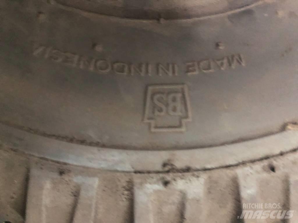 Bridgestone 21x8-9 Tires, wheels and rims