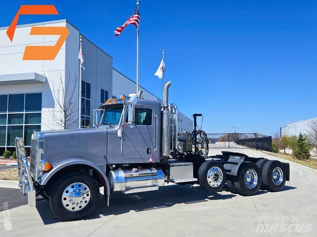 Peterbilt 378 Conventional Trucks / Tractor Trucks
