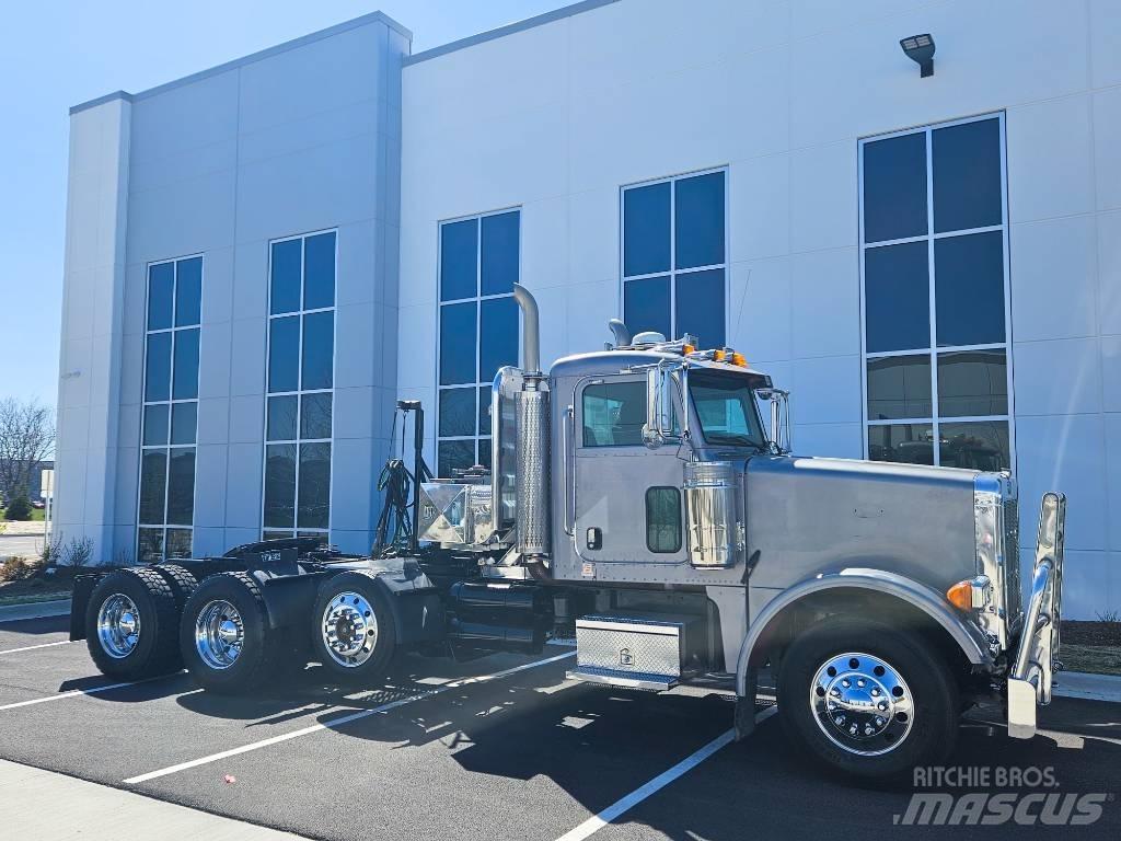 Peterbilt 378 Conventional Trucks / Tractor Trucks