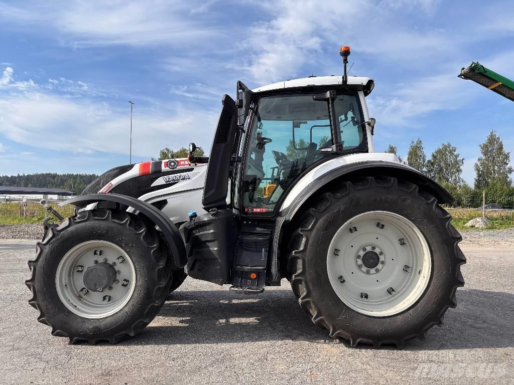 Valtra T215 Versu Tractors