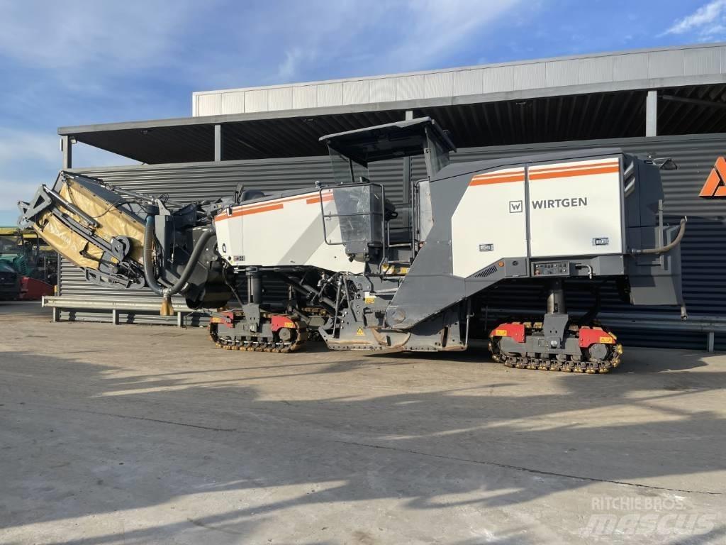 Wirtgen W 220 FI Asphalt cold milling machines