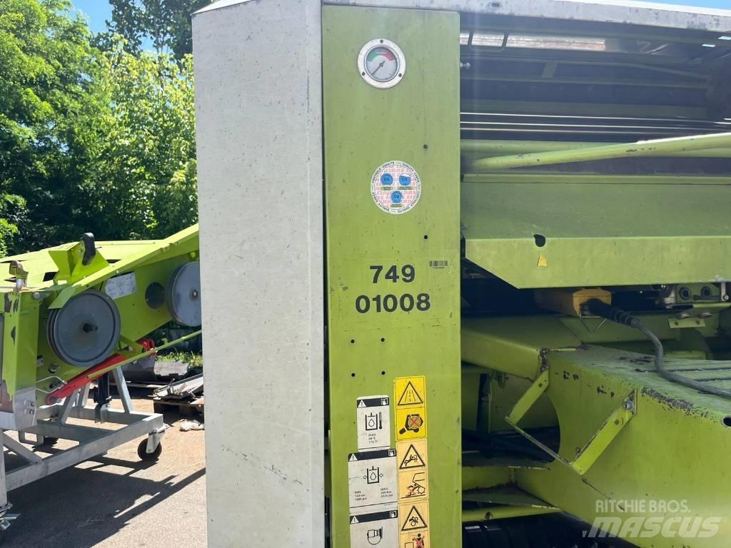 CLAAS Rollant 240 Round Balers