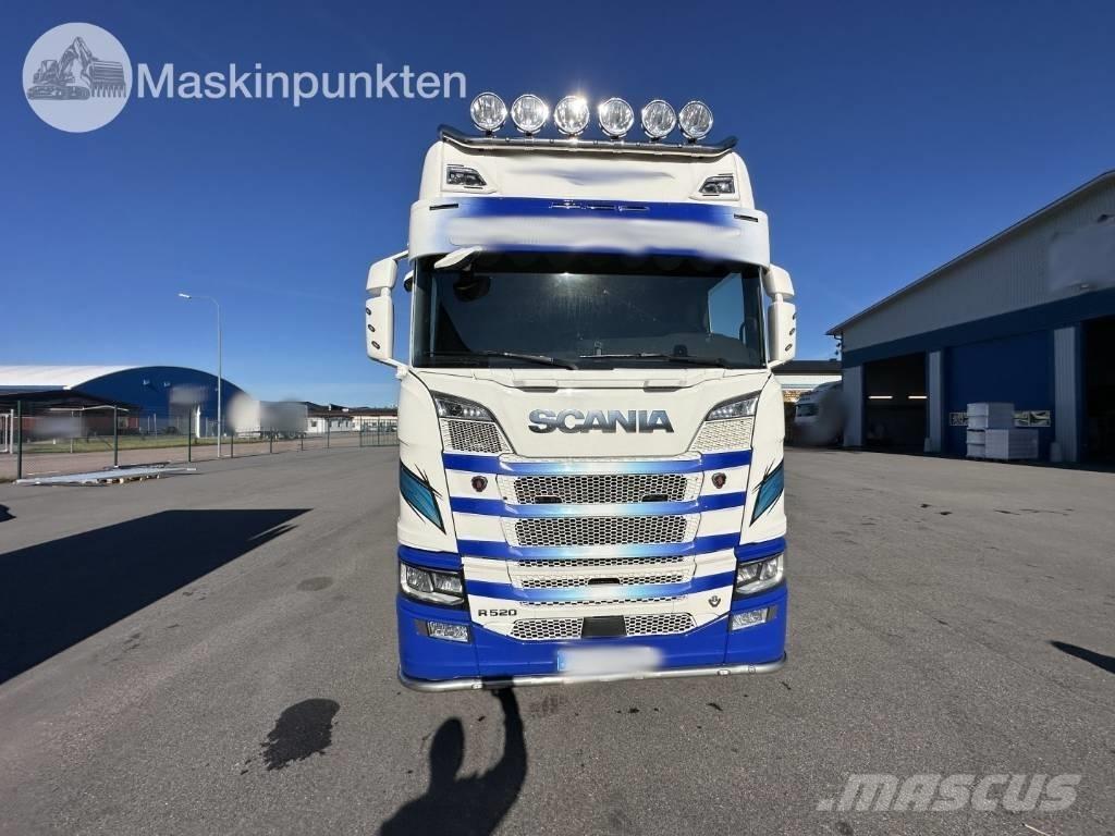 Scania R 520 Conventional Trucks / Tractor Trucks