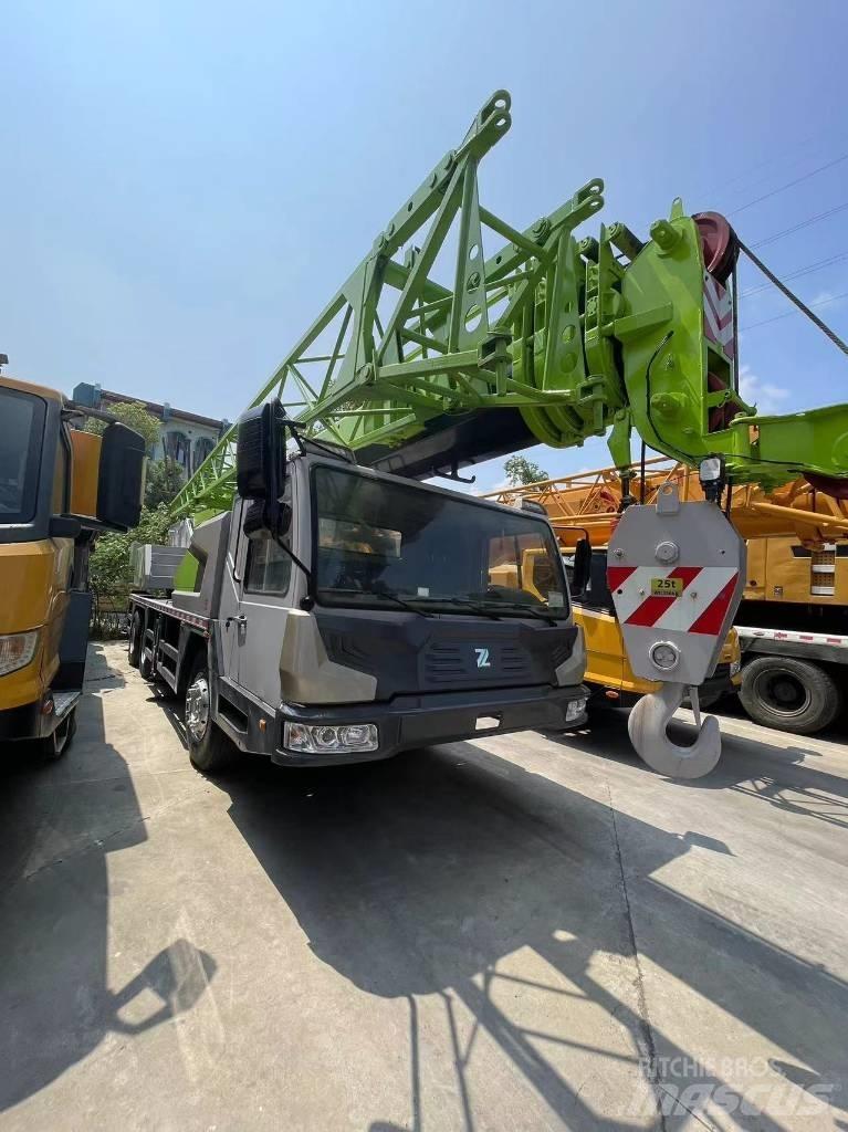 Zoomlion ZCT251V Mobile and all terrain cranes