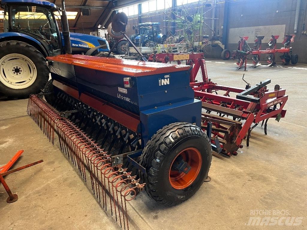 Nordsten CLF 400 Farm Drills