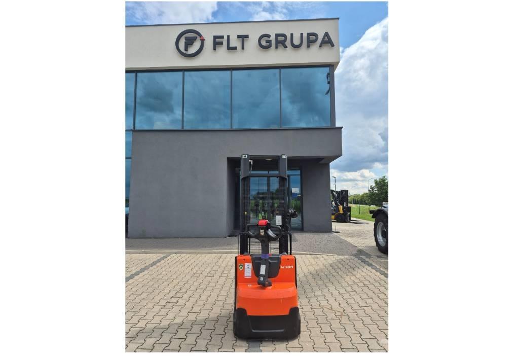 Toyota SWE120 Pedestrian stacker