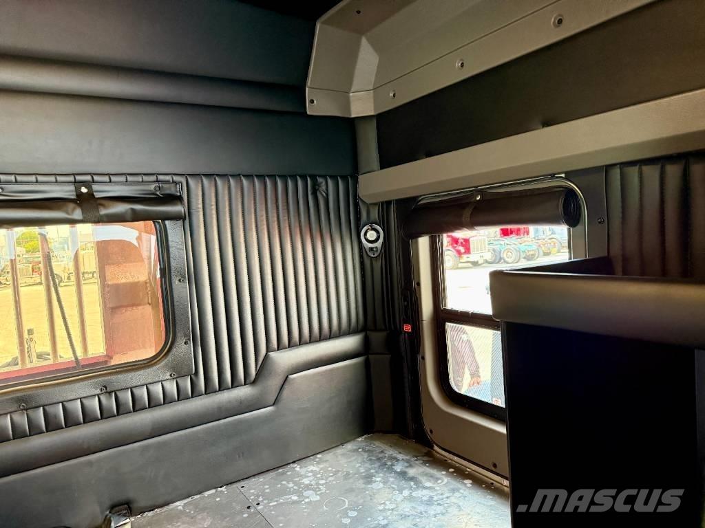 Kenworth W 900 Conventional Trucks / Tractor Trucks