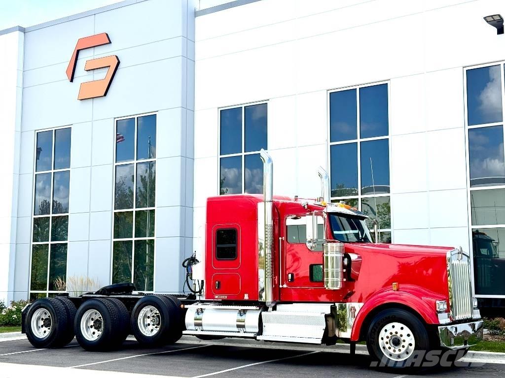 Kenworth W 900 Conventional Trucks / Tractor Trucks