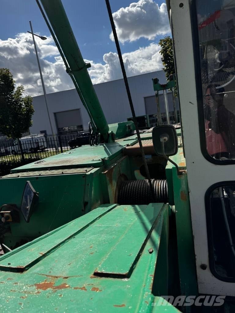 CMV TH7-25 Digger Derricks trucks