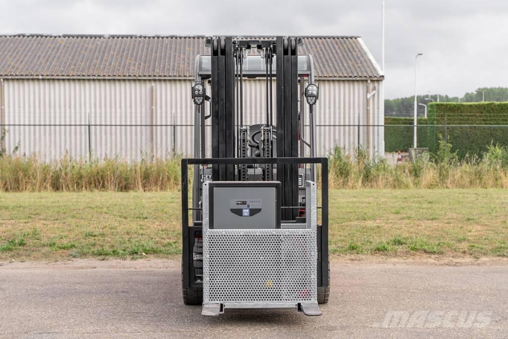 Manitou ME 430 Electric Forklifts