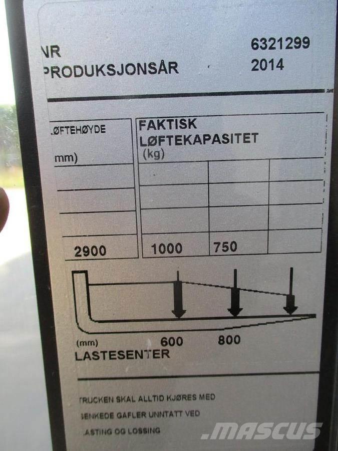 BT SWE 100 Pedestrian stacker
