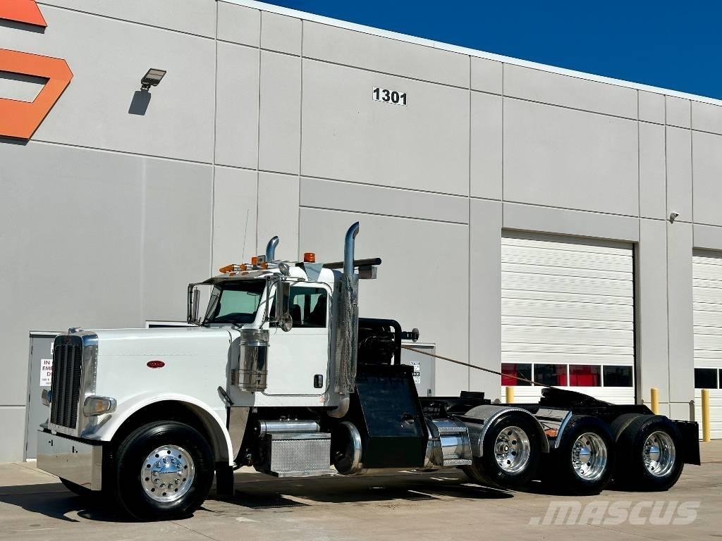 Peterbilt 388 Tow Trucks / Wreckers