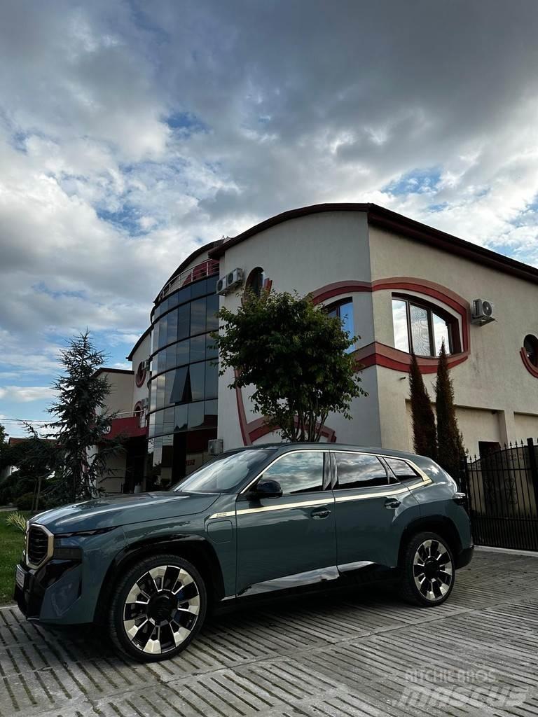 BMW XM Automobiles / SUVS