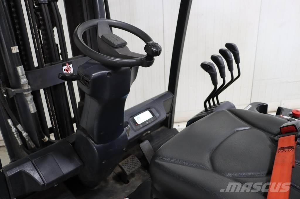 Doosan B35X-7 Electric Forklifts