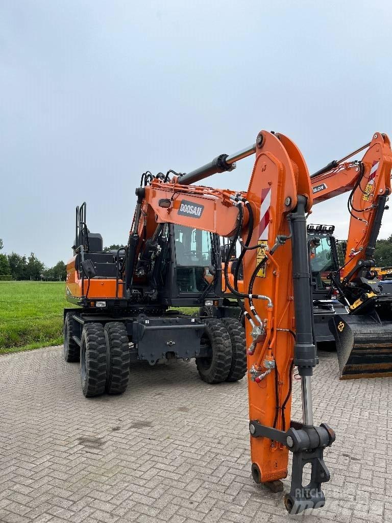 Develon DX140W-7 Wheeled Excavators