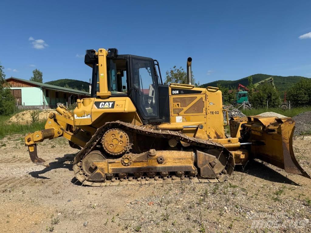 CAT D6N XL Crawler dozers