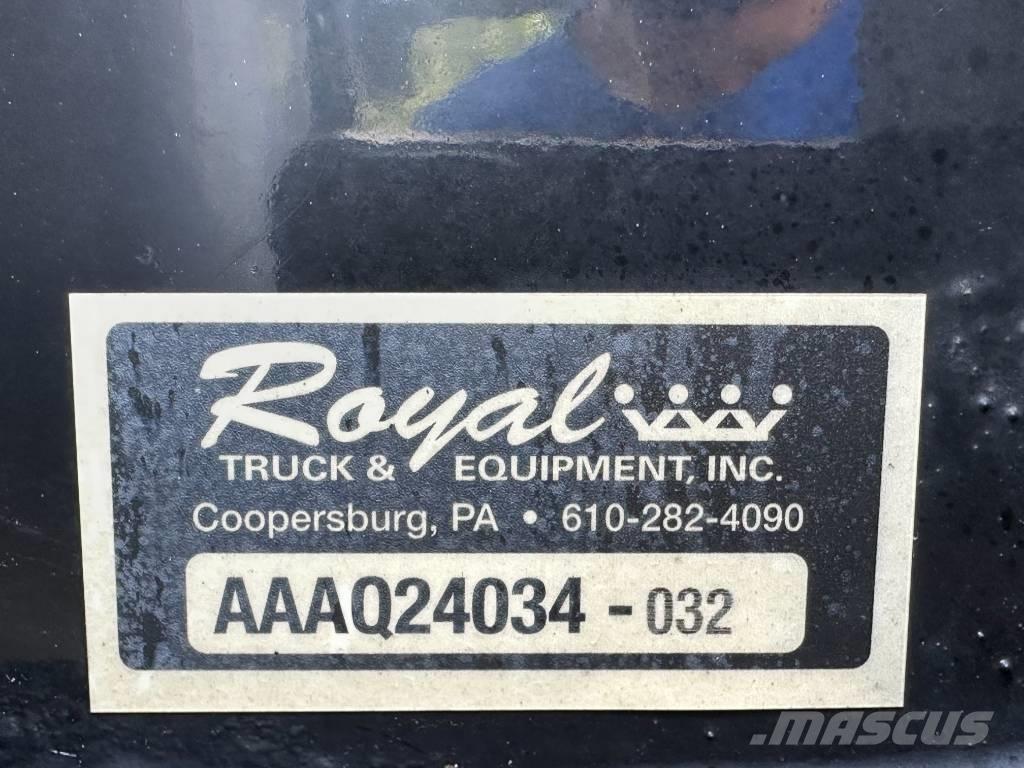 International 4300 Flatbed Trucks