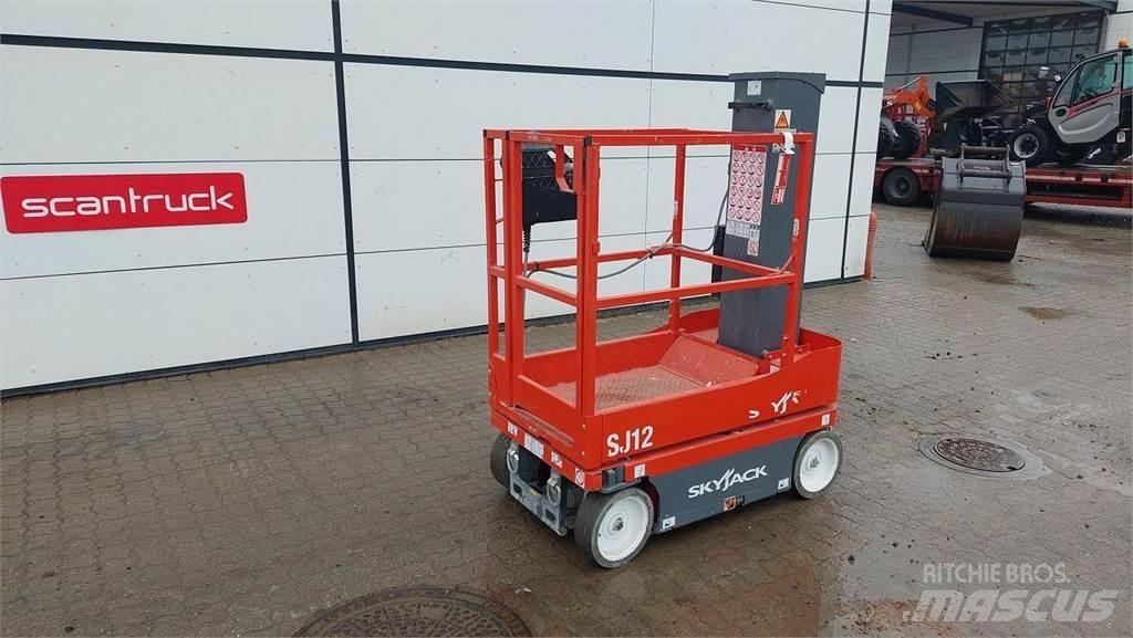 SkyJack SJ12 Vertical mast lifts